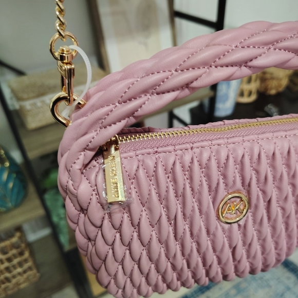 NWT Anne Klein Pink Quilted Handbag with Gold Crossbody Chain 🩷 - Picture 4 of 11